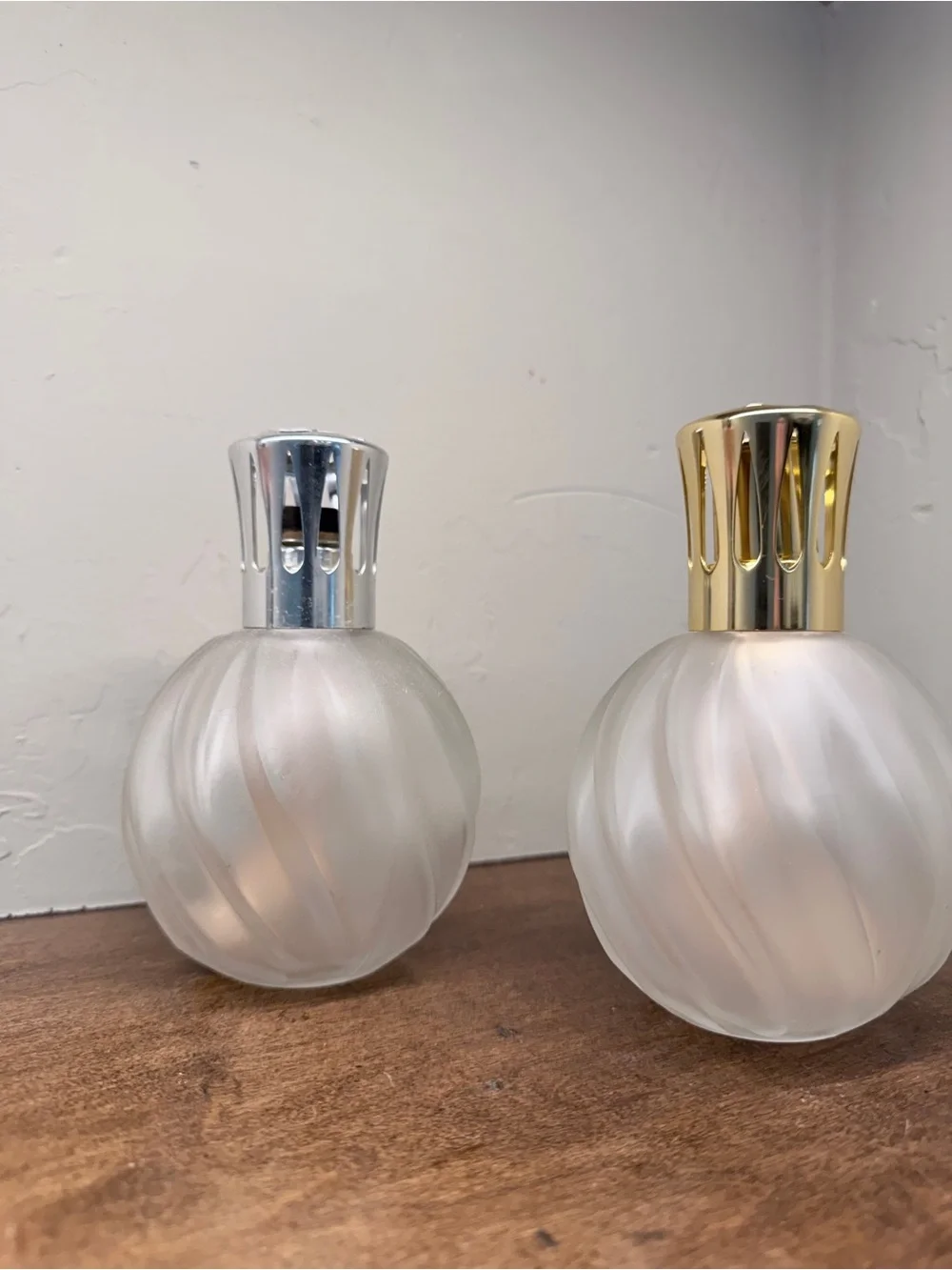 2 Vintage Lampe Berger Fragrance Lamps, Set Frosted Swirl Glass silver gold